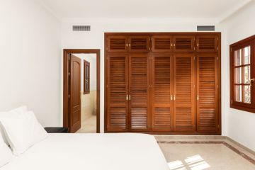 https://cdn.resales-online.com/public/il4vtp31fv/properties/9926365f033611f08cfb02e0405b089b/w1200/36-be7efbbd8b294061d3f27cb7c37865bb.jpg?v=1742223382