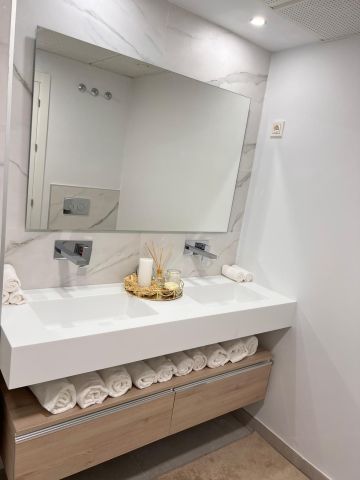 https://cdn.resales-online.com/public/nn7cl5i4kw/properties/b6b3c026033011f08cfb02e0405b089b/w1200/19-d0ed7da2012a09046d307c195d98e7d6.jpg?v=1742221757
