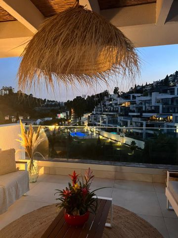 https://cdn.resales-online.com/public/nn7cl5i4kw/properties/b6b3c026033011f08cfb02e0405b089b/w1200/3-e898b2bb2a2fdfd06d2c39894dce8316.jpg?v=1742221757