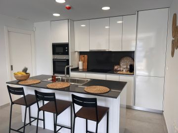 https://cdn.resales-online.com/public/nn7cl5i4kw/properties/b6b3c026033011f08cfb02e0405b089b/w1200/7-aa4cc561180b369757c0bb4af9886cd3.jpg?v=1742221757