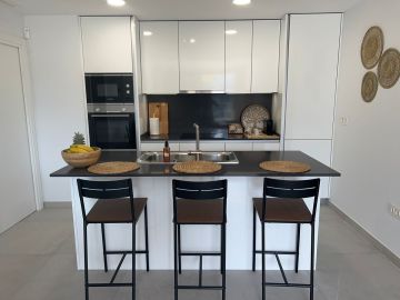 https://cdn.resales-online.com/public/nn7cl5i4kw/properties/b6b3c026033011f08cfb02e0405b089b/w1200/8-e64a9055bba3e77ac8aca3b893cdf826.jpg?v=1742221757