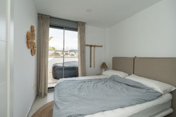 https://cdn.resales-online.com/public/acvnpkvvsf/properties/5ff0950e031611f08cfb02e0405b089b/w1200/10-bb915d1cb19341576dcdc994b81ab9c5.jpg?v=1742209508