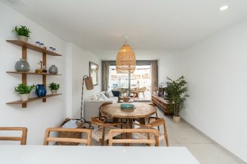 https://cdn.resales-online.com/public/acvnpkvvsf/properties/5ff0950e031611f08cfb02e0405b089b/w1200/17-dd5fcd4f0eb487dfa3803f7e20814c0e.jpg?v=1742209508