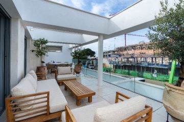 https://cdn.resales-online.com/public/acvnpkvvsf/properties/5ff0950e031611f08cfb02e0405b089b/w1200/2-5bd7b9d04b45e33852eaf0ec6670150d.jpg?v=1742209508