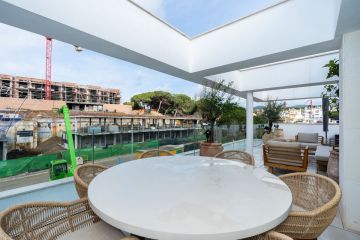 https://cdn.resales-online.com/public/acvnpkvvsf/properties/5ff0950e031611f08cfb02e0405b089b/w1200/21-2c707e7c511429b4f8ec4ee5f221ddb6.jpg?v=1742209508