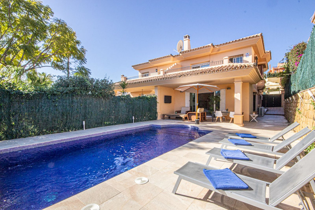 https://cdn.resales-online.com/public/867jd83l3h/properties/35f0f0b8025611f08cfb02e0405b089b/w1200/1-7980e48d732b6fc85c14b43b94d2aa54.jpg?v=1742129165