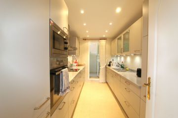 https://cdn.resales-online.com/public/z3bjx7yo8m/properties/0c6a18cc016c11f08cfb02e0405b089b/w1200/15-11d12f2f454f2f5e9b981fdd8b901d51.jpg?v=1742037608