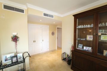 https://cdn.resales-online.com/public/z3bjx7yo8m/properties/0c6a18cc016c11f08cfb02e0405b089b/w1200/19-d0ed7da2012a09046d307c195d98e7d6.jpg?v=1742037608