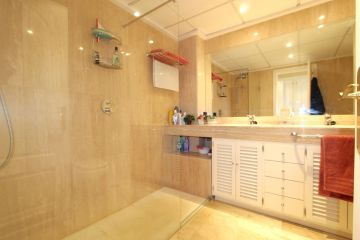 https://cdn.resales-online.com/public/z3bjx7yo8m/properties/0c6a18cc016c11f08cfb02e0405b089b/w1200/22-bcf8e6250e0bab365f900a8ac31ac040.jpg?v=1742037608