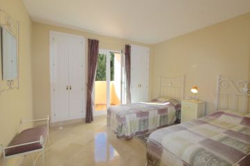 https://cdn.resales-online.com/public/z3bjx7yo8m/properties/0c6a18cc016c11f08cfb02e0405b089b/w1200/28-ef19a2c59920e2e087cd278a51b6dbf8.jpg?v=1742037608