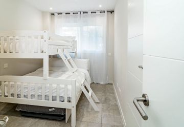 https://cdn.resales-online.com/public/zzqhzfoylx/properties/fb8aee9196bb11ef84cf0217bc231ef4/w1200/10-bb915d1cb19341576dcdc994b81ab9c5.jpg?v=1730296925