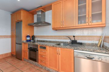 https://cdn.resales-online.com/public/hfuarlir3d/properties/72c93a2103ed11f08cfb02e0405b089b/w1200/10-bb915d1cb19341576dcdc994b81ab9c5.jpg?v=1742303152