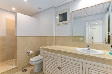 https://cdn.resales-online.com/public/hfuarlir3d/properties/72c93a2103ed11f08cfb02e0405b089b/w1200/13-5fd73dea700db77384c091ca9818b1a9.jpg?v=1742303152