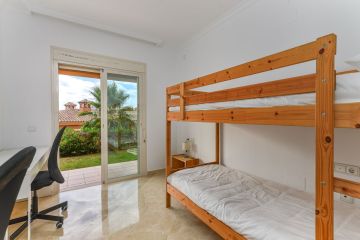 https://cdn.resales-online.com/public/hfuarlir3d/properties/72c93a2103ed11f08cfb02e0405b089b/w1200/22-bcf8e6250e0bab365f900a8ac31ac040.jpg?v=1742303152