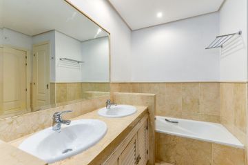 https://cdn.resales-online.com/public/hfuarlir3d/properties/72c93a2103ed11f08cfb02e0405b089b/w1200/29-7c2f312881aea9bbe9ddaeb9640e2c9a.jpg?v=1742303152