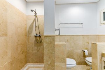 https://cdn.resales-online.com/public/hfuarlir3d/properties/72c93a2103ed11f08cfb02e0405b089b/w1200/30-5e8634ec9576c9ad4825a6dec5b5d375.jpg?v=1742303152