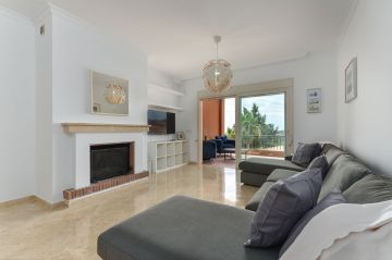 https://cdn.resales-online.com/public/hfuarlir3d/properties/72c93a2103ed11f08cfb02e0405b089b/w1200/34-2e8657844e540eba0189d71f472ffca9.jpg?v=1742303152