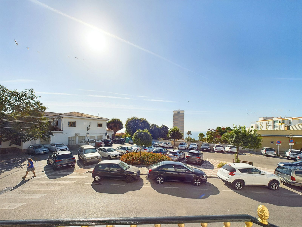 https://cdn.resales-online.com/public/jke8v5rm25/properties/619efa9703d911f08cfb02e0405b089b/w1200/1-7980e48d732b6fc85c14b43b94d2aa54.jpg?v=1742293013