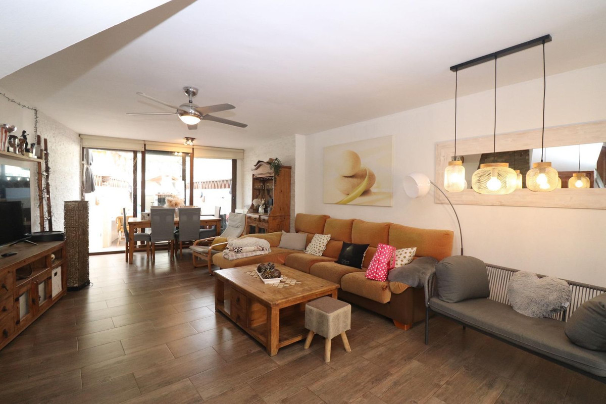 https://cdn.resales-online.com/public/5a88j7avsf/properties/d2defa5604da11f08cfb02e0405b089b/w1200/1-7980e48d732b6fc85c14b43b94d2aa54.jpg?v=1742403545