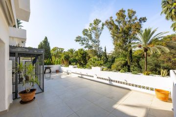 https://cdn.resales-online.com/public/86l1hb0hs4/properties/fe2c500b04eb11f08cfb02e0405b089b/w1200/16-ec67b526875bf0124b6ce4328a754439.jpg?v=1742410889