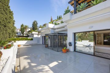 https://cdn.resales-online.com/public/86l1hb0hs4/properties/fe2c500b04eb11f08cfb02e0405b089b/w1200/18-cc72f169493c096e712837ff5d8b6e41.jpg?v=1742410889