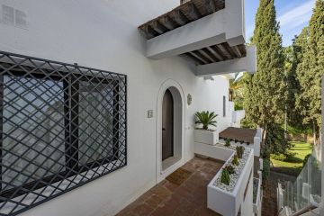 https://cdn.resales-online.com/public/86l1hb0hs4/properties/fe2c500b04eb11f08cfb02e0405b089b/w1200/21-2c707e7c511429b4f8ec4ee5f221ddb6.jpg?v=1742410889