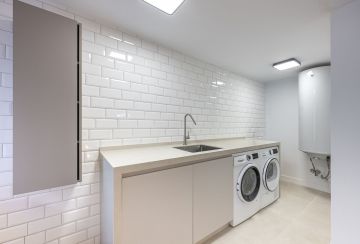 https://cdn.resales-online.com/public/86l1hb0hs4/properties/fe2c500b04eb11f08cfb02e0405b089b/w1200/8-e64a9055bba3e77ac8aca3b893cdf826.jpg?v=1742410889
