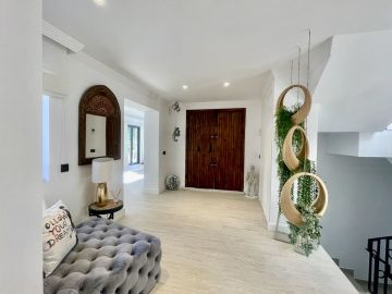 https://cdn.resales-online.com/public/r1zadf0r2w/properties/ad903f6f030811f08cfb02e0405b089b/w1200/27-f6e8bc237ba13ac4c268badec6354f3d.jpg?v=1742416974