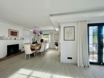 https://cdn.resales-online.com/public/r1zadf0r2w/properties/ad903f6f030811f08cfb02e0405b089b/w1200/29-7c2f312881aea9bbe9ddaeb9640e2c9a.jpg?v=1742416974