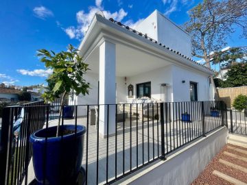 https://cdn.resales-online.com/public/r1zadf0r2w/properties/ad903f6f030811f08cfb02e0405b089b/w1200/3-e898b2bb2a2fdfd06d2c39894dce8316.jpg?v=1742416974
