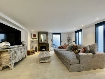 https://cdn.resales-online.com/public/r1zadf0r2w/properties/ad903f6f030811f08cfb02e0405b089b/w1200/54-cba5c6f0c186831e5b449ecd59074d41.jpg?v=1742416974