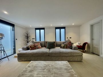 https://cdn.resales-online.com/public/r1zadf0r2w/properties/ad903f6f030811f08cfb02e0405b089b/w1200/55-3c1c941a81476b73787f827064fcb30e.jpg?v=1742416974