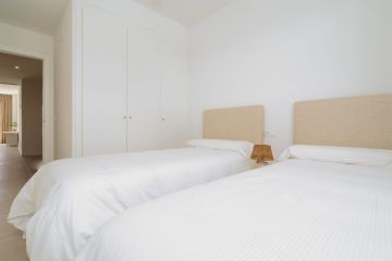 https://cdn.resales-online.com/public/hh4320sdev/properties/4af22721fd9d11ef8cfb02e0405b089b/w1200/10-bb915d1cb19341576dcdc994b81ab9c5.jpg?v=1742471819