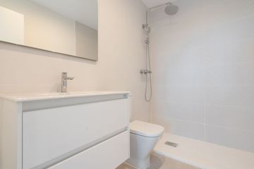 https://cdn.resales-online.com/public/hh4320sdev/properties/4af22721fd9d11ef8cfb02e0405b089b/w1200/13-5fd73dea700db77384c091ca9818b1a9.jpg?v=1742471819