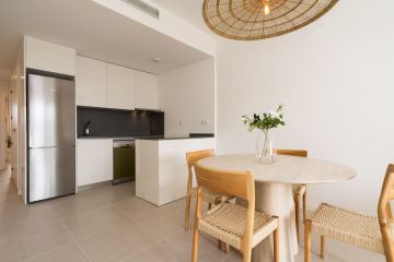 https://cdn.resales-online.com/public/hh4320sdev/properties/4af22721fd9d11ef8cfb02e0405b089b/w1200/15-11d12f2f454f2f5e9b981fdd8b901d51.jpg?v=1742471819