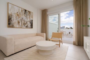 https://cdn.resales-online.com/public/hh4320sdev/properties/4af22721fd9d11ef8cfb02e0405b089b/w1200/16-ec67b526875bf0124b6ce4328a754439.jpg?v=1742471819