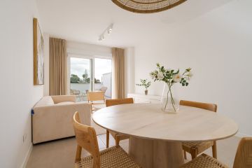 https://cdn.resales-online.com/public/hh4320sdev/properties/4af22721fd9d11ef8cfb02e0405b089b/w1200/7-aa4cc561180b369757c0bb4af9886cd3.jpg?v=1742471819
