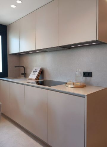 https://cdn.resales-online.com/public/86l1hb0hs4/properties/fe8c80afa02111ef84cf0217bc231ef4/w1200/21-2c707e7c511429b4f8ec4ee5f221ddb6.jpg?v=1738198434