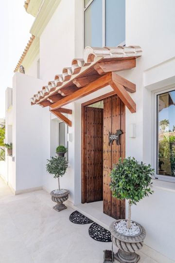 https://cdn.resales-online.com/public/zzqgzfnxlxnq9zyt/properties/0406c595050011f08cfb02e0405b089b/w1200/2-5bd7b9d04b45e33852eaf0ec6670150d.jpg?v=1742419642