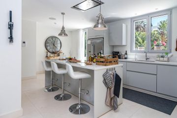 https://cdn.resales-online.com/public/zzqgzfnxlxnq9zyt/properties/0406c595050011f08cfb02e0405b089b/w1200/4-c23c0f86247804fa50226aecd8b0b2c8.jpg?v=1742419642