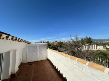 https://cdn.resales-online.com/public/ji01jy8heq/properties/44933ddc098311f08cfb02e0405b089b/w1200/23-79897b85162c6a486c7a4d1eb46924dd.jpg?v=1742916040