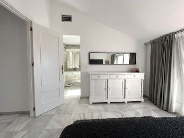 https://cdn.resales-online.com/public/ji01jy8heq/properties/44933ddc098311f08cfb02e0405b089b/w1200/28-ef19a2c59920e2e087cd278a51b6dbf8.jpg?v=1742916040