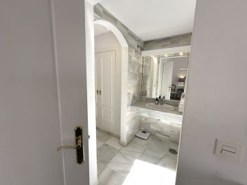 https://cdn.resales-online.com/public/ji01jy8heq/properties/44933ddc098311f08cfb02e0405b089b/w1200/30-5e8634ec9576c9ad4825a6dec5b5d375.jpg?v=1742916040