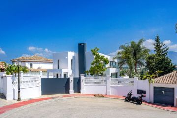 https://cdn.resales-online.com/public/2clagkpr0e/properties/26d62292097c11f08cfb02e0405b089b/w1200/11-20939a0134ad724a8cb2a801094d15a4.jpg?v=1742912528