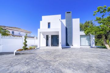 https://cdn.resales-online.com/public/2clagkpr0e/properties/26d62292097c11f08cfb02e0405b089b/w1200/27-f6e8bc237ba13ac4c268badec6354f3d.jpg?v=1742912528