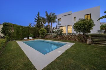 https://cdn.resales-online.com/public/2clagkpr0e/properties/26d62292097c11f08cfb02e0405b089b/w1200/29-7c2f312881aea9bbe9ddaeb9640e2c9a.jpg?v=1742912528
