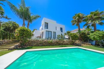 https://cdn.resales-online.com/public/2clagkpr0e/properties/26d62292097c11f08cfb02e0405b089b/w1200/3-e898b2bb2a2fdfd06d2c39894dce8316.jpg?v=1742912528