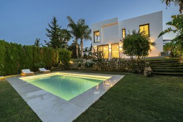https://cdn.resales-online.com/public/2clagkpr0e/properties/26d62292097c11f08cfb02e0405b089b/w1200/31-5e8b9eb86a2d455eeaf43a7bbf3ccd12.jpg?v=1742912528
