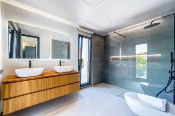 https://cdn.resales-online.com/public/2clagkpr0e/properties/26d62292097c11f08cfb02e0405b089b/w1200/8-e64a9055bba3e77ac8aca3b893cdf826.jpg?v=1742912528