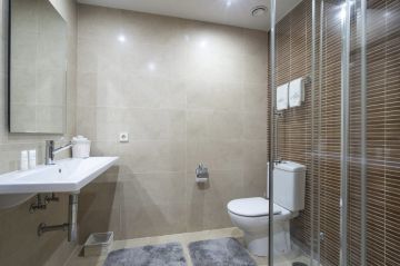 https://cdn.resales-online.com/public/qqh9q7foco/properties/178297ed07f511f08cfb02e0405b089b/w1200/13-5fd73dea700db77384c091ca9818b1a9.jpg?v=1742748111